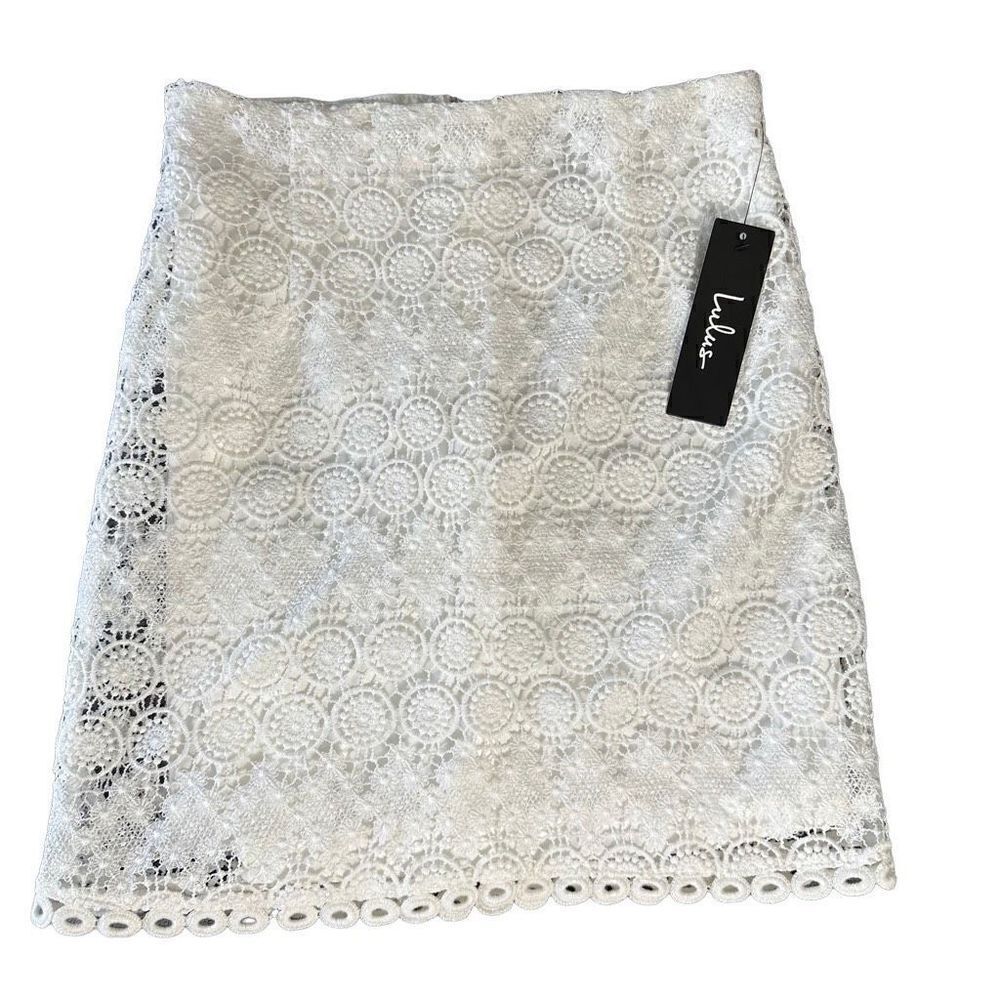 NWT Lulus white lace skirt size xs